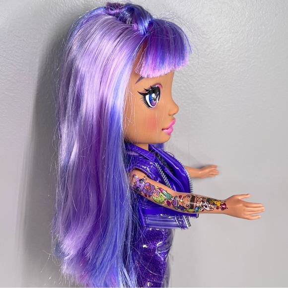 Rainbow High - 14” doll - Amethyst Rae doll - complete outfit and 2 accessories - Picture 3 of 6